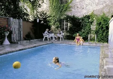 Roesli Guest house 2*